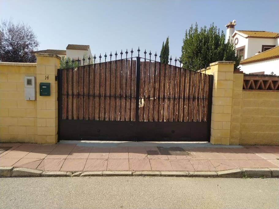 Agradable Casa Con Piscina En La Serrania. Arriate Bagian luar foto